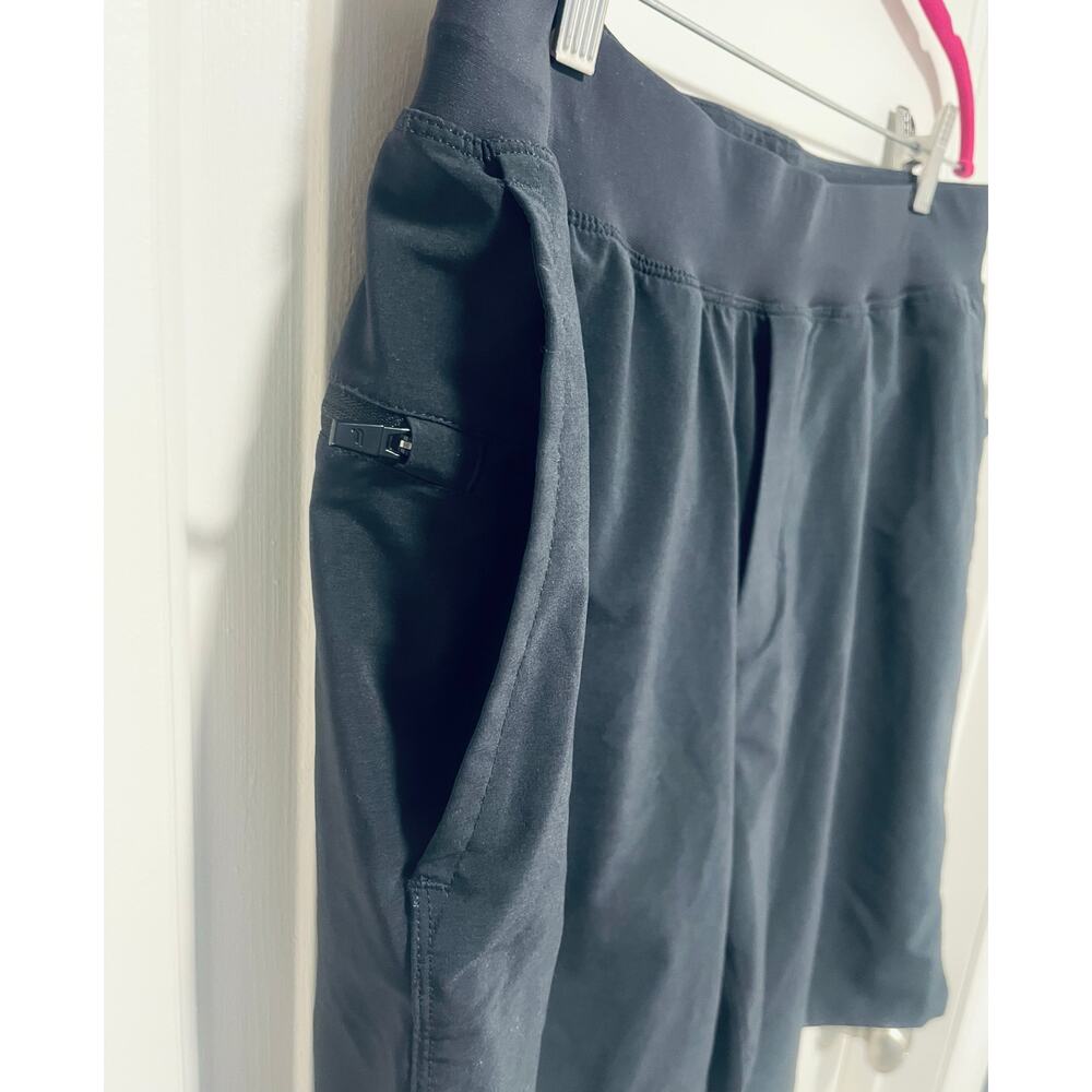 Fabletics shorts - Picture 2 of 7
